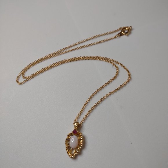 Vintage Small Leaf Shaped Pendant Necklace 18.5 Inches Long - Picture 2 of 15